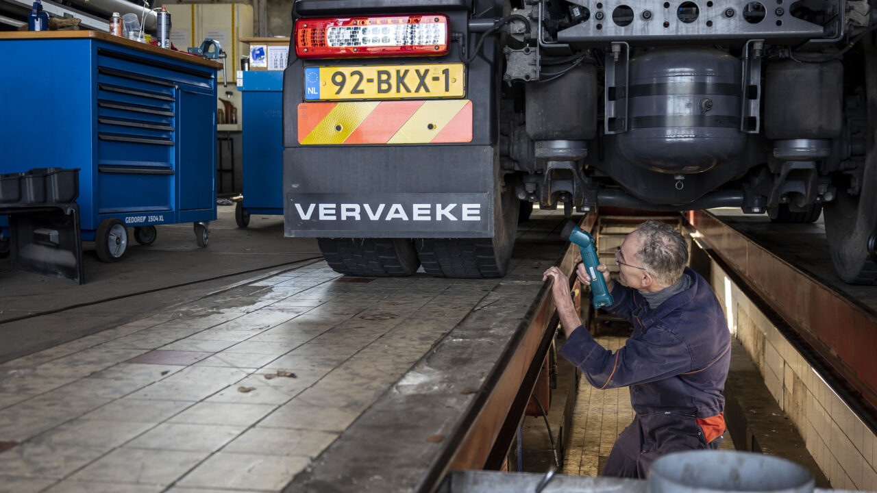 Vrachtautotechnicus / Meewerkende Chef Werkplaats / Leermeester - Van der Lee