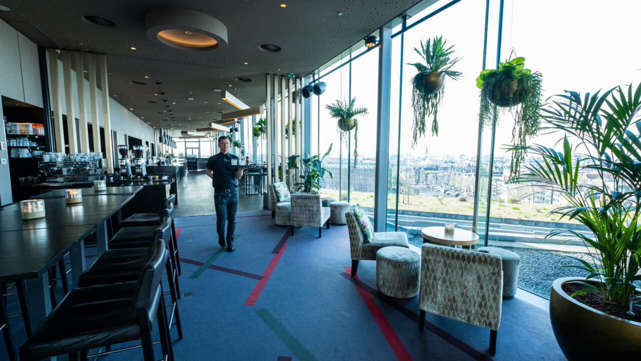 SkyLounge Employee - DoubleTree by Hilton Amsterdam Centraal Station