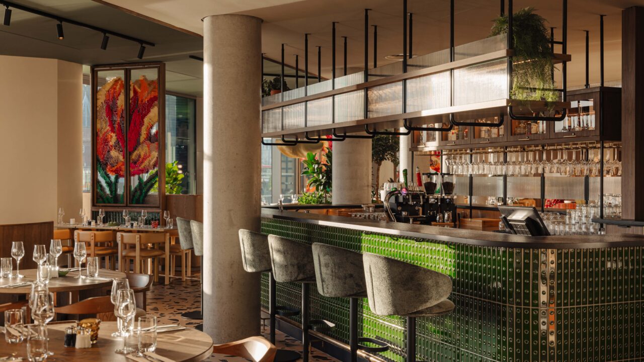 WE ARE EDN Host(ess) - DoubleTree by Hilton Amsterdam Centraal Station